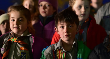 Children with their ancestors medals